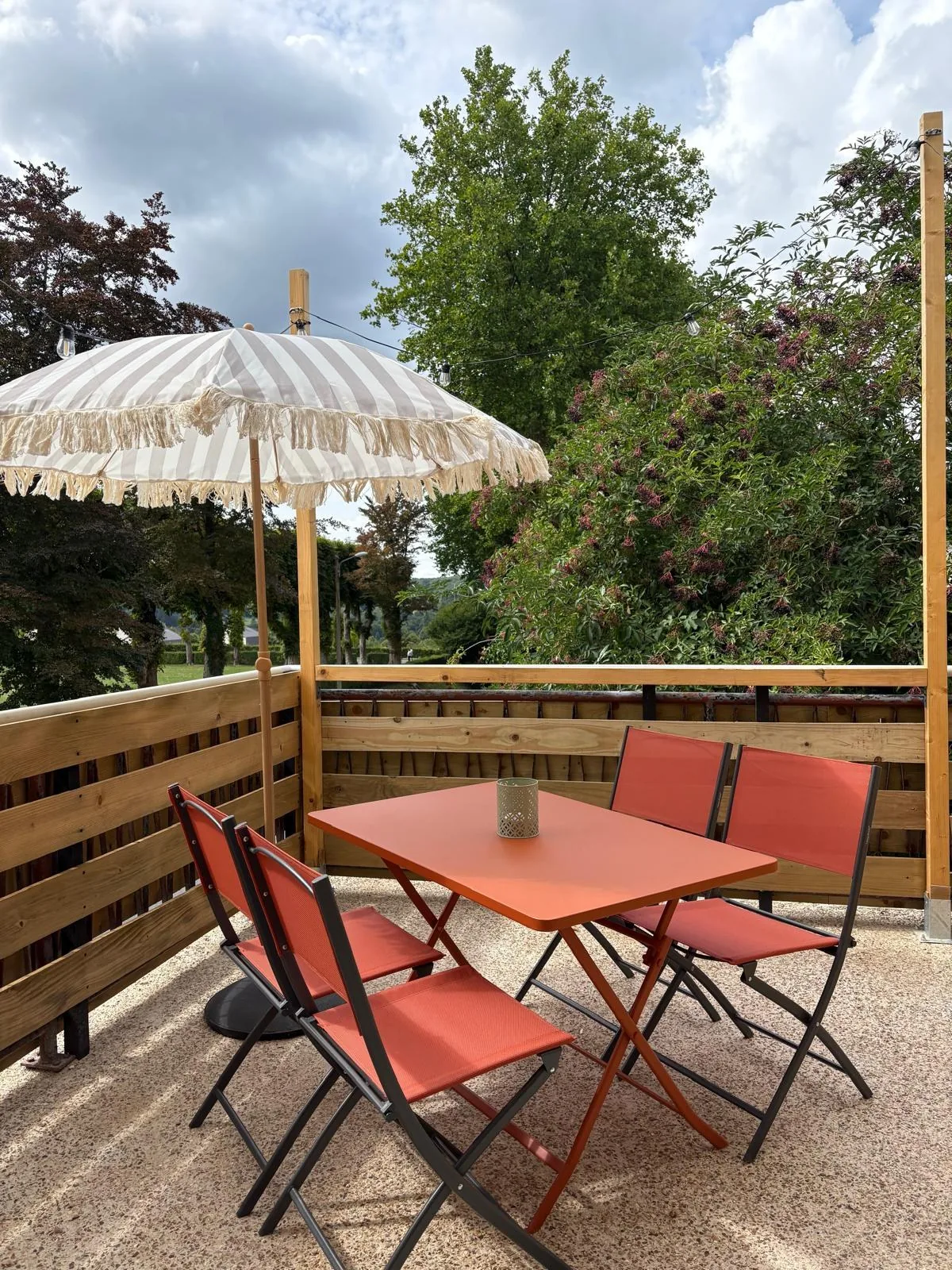 Vinyle Club, logement rétro années 70 avec terrasse, à Bellême, dans le Perche — photo 6 sur 16