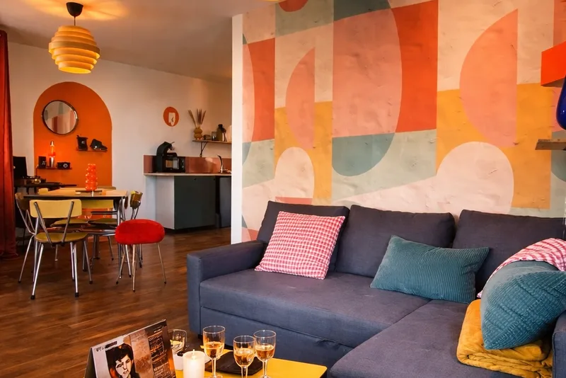 Vinyle Club, logement rétro années 70 avec terrasse, à Bellême, dans le Perche — photo principale
