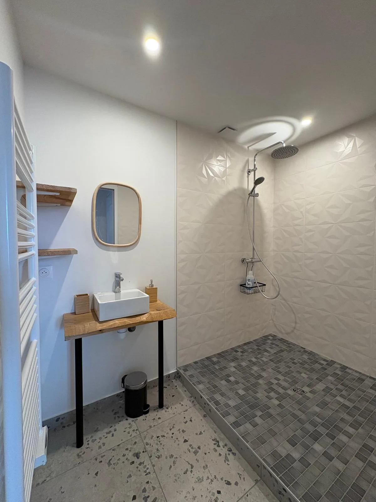 Vinyle Club, logement rétro années 70 avec terrasse, à Bellême, dans le Perche — photo 11 sur 16