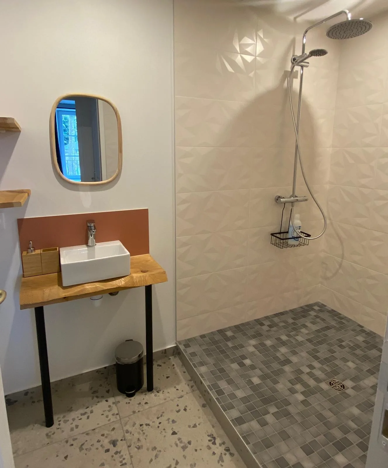 Vinyle Club, logement rétro années 70 avec terrasse, à Bellême, dans le Perche — photo 15 sur 16